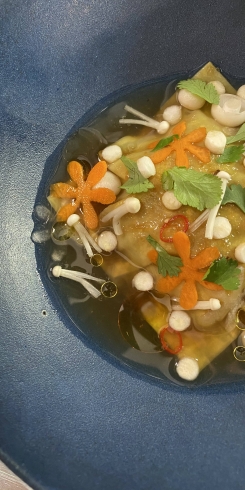 Magret de canard poêlé aux épices douces, cannelloni d'aubergine - Réseau  Krill