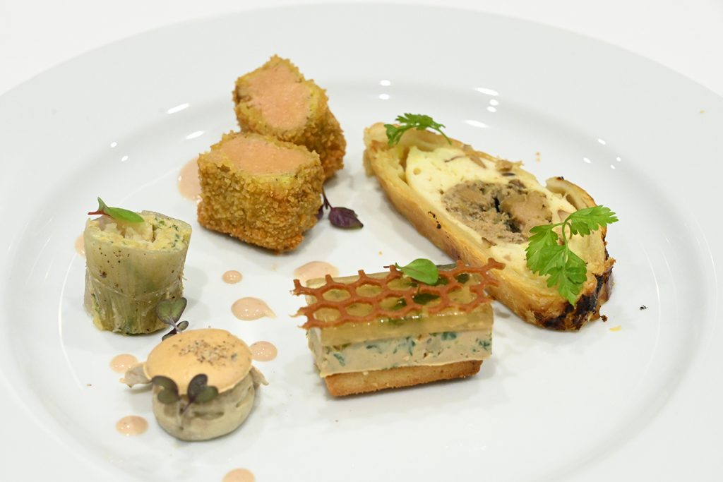 Miel verveine et Foie Gras, dôme champignon, pithiviers Foie Gras et champignon sauce Albufera, cromesquis Foie Gras et sauce Porto