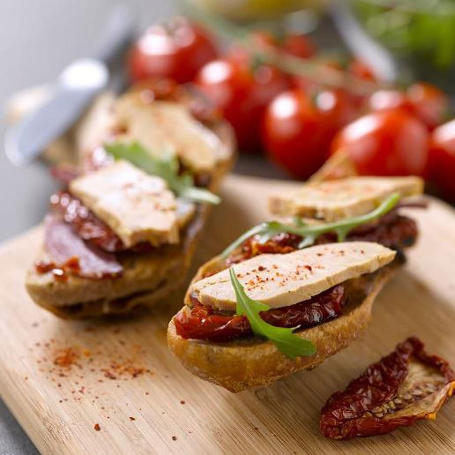 La tartine au Foie Gras façon bruschetta aux tomates confites
