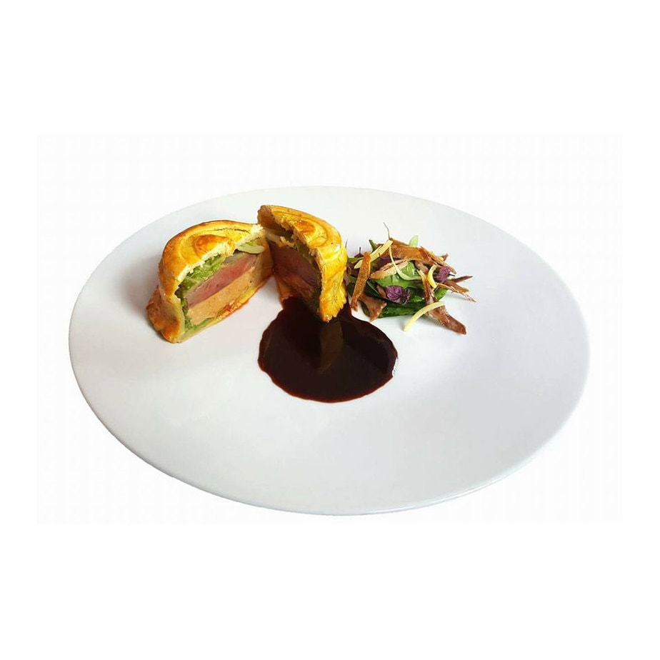 Tourte de Foie Gras et pigeon à la verveine, jus de pigeon réduit au porto
