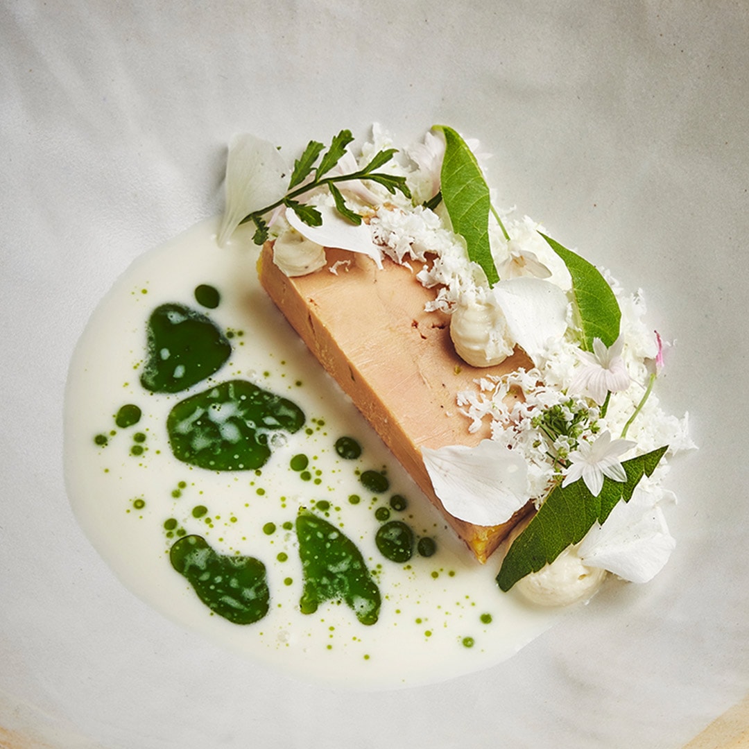 Foie Gras confit, framboise blanche, vinaigrette herbacée et feta