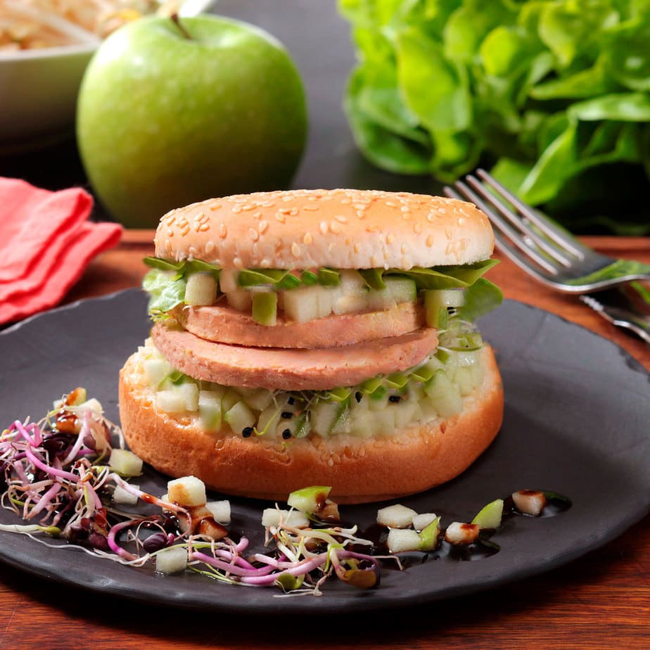 Burger au Foie Gras, jeunes pousses et pomme Grany Smith