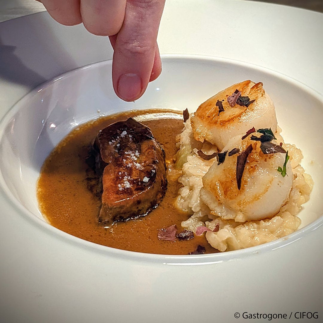 Foie Gras sauce truffée et Saint-Jacques sur risotto