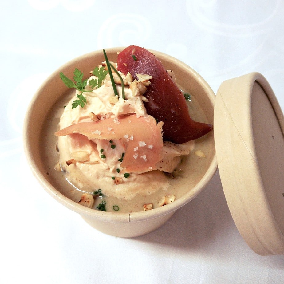 La crème de cèpes aux châtaignes, magret fumé et espuma de Foie Gras de canard