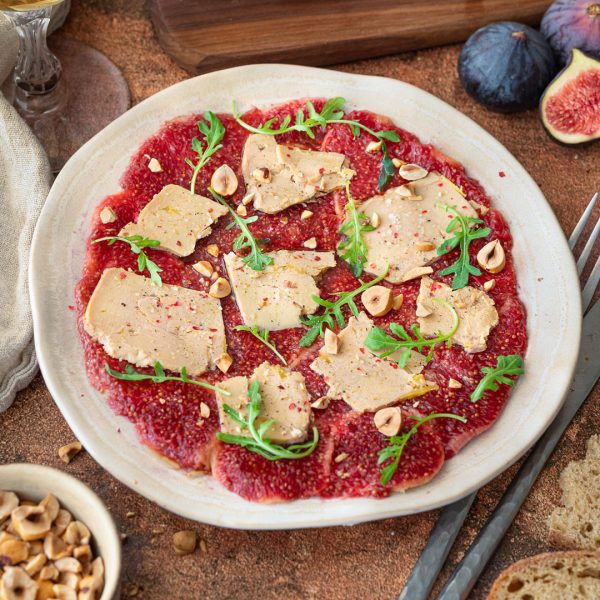 Carpaccio de figues au Foie Gras, balsamique et noisettes grillées