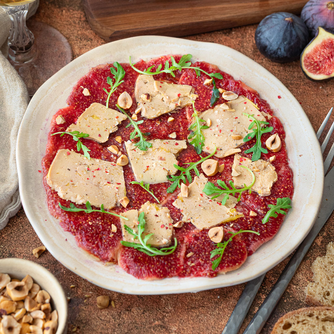 Carpaccio de figues au Foie Gras, balsamique et noisettes grillées